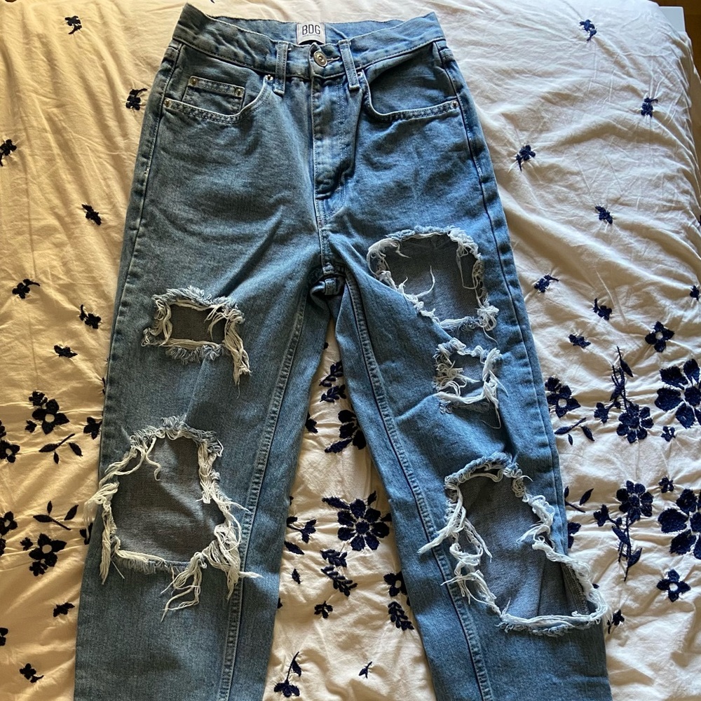 BDG Baggy Ripped Jeans